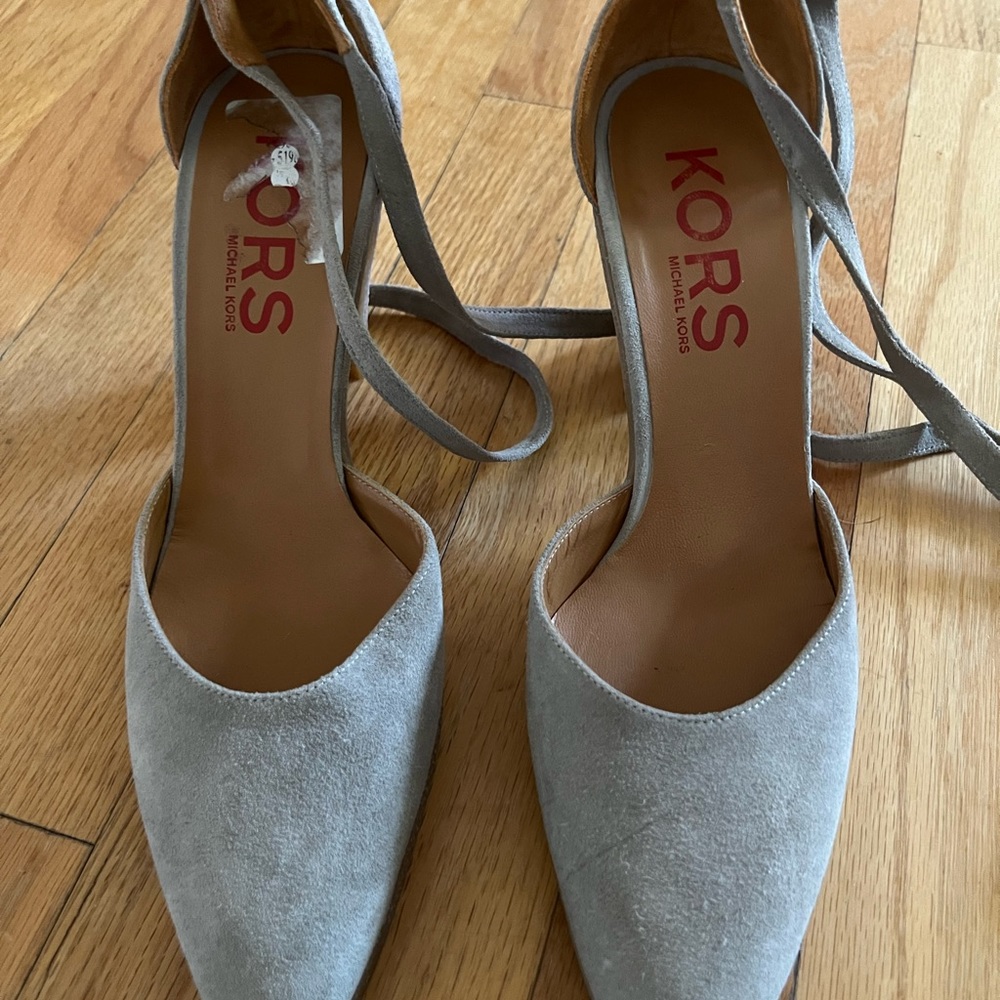 MICHEAL KORS TAN LEATHER HEELS 7.5
